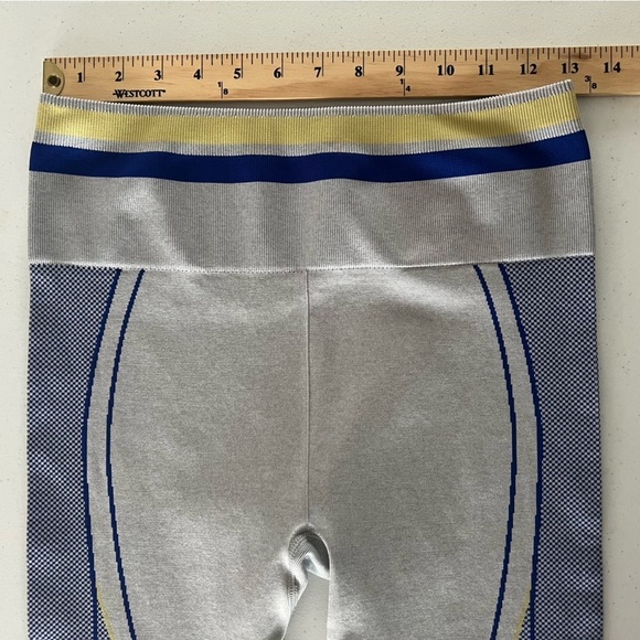 Fabletics Seamless Ultra High-Waisted Panel Legging Soft Heather Grey Multi M** - Picture 10 of 14